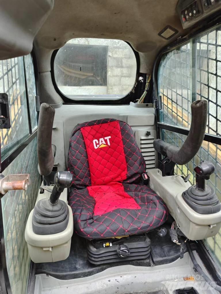 CAT 246C Lietoti riteņu kompaktiekrāvēji