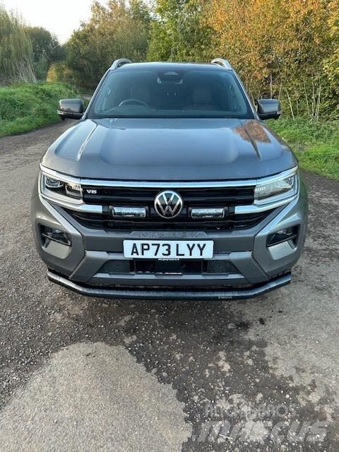 Volkswagen Amarok Vieglais kravas automobilis/izkraušana no sāniem