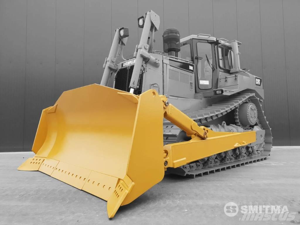 CAT D8T Naži