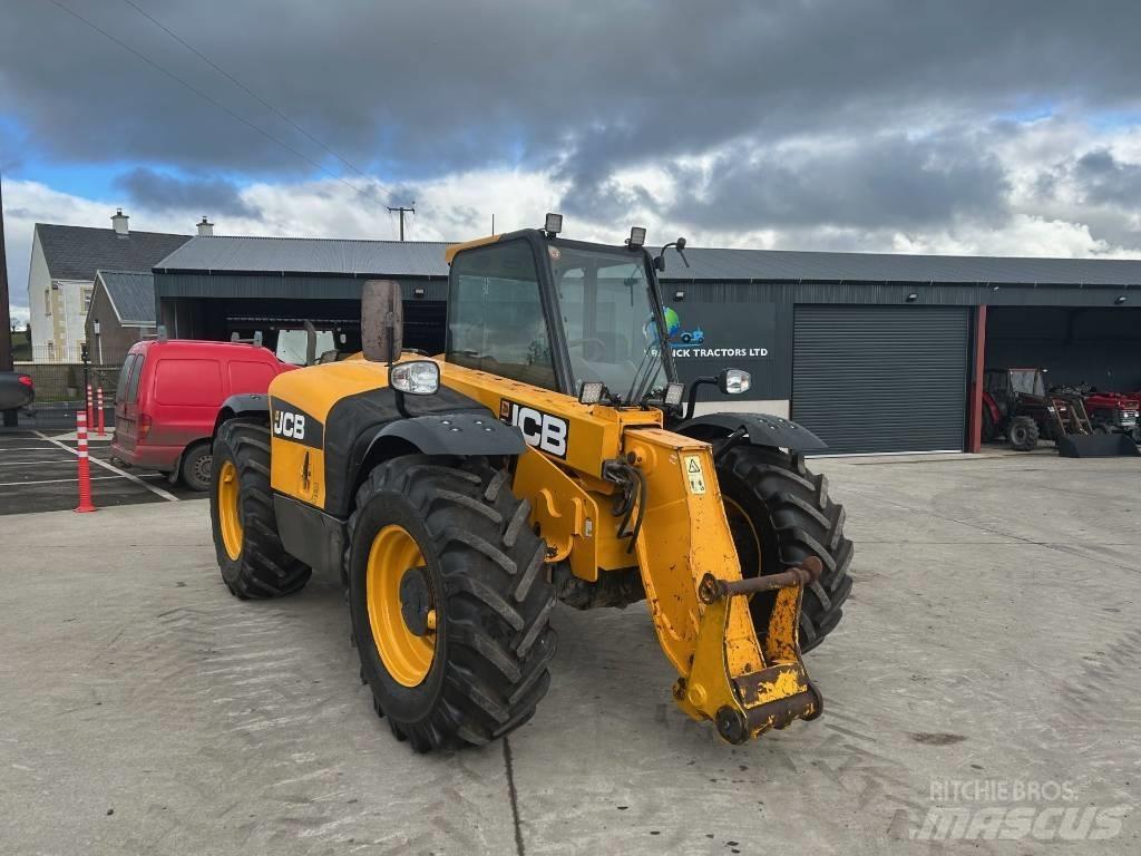 JCB 526-56 Agri Lauksaimniecības pacēlāji