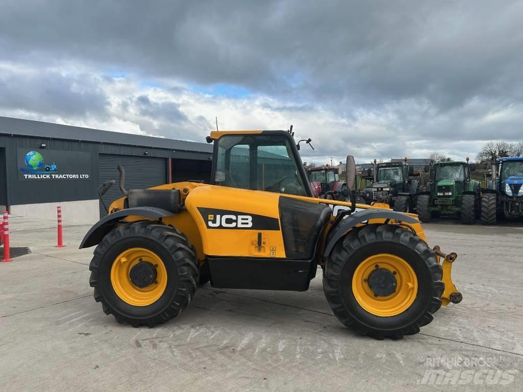 JCB 526-56 Agri Lauksaimniecības pacēlāji