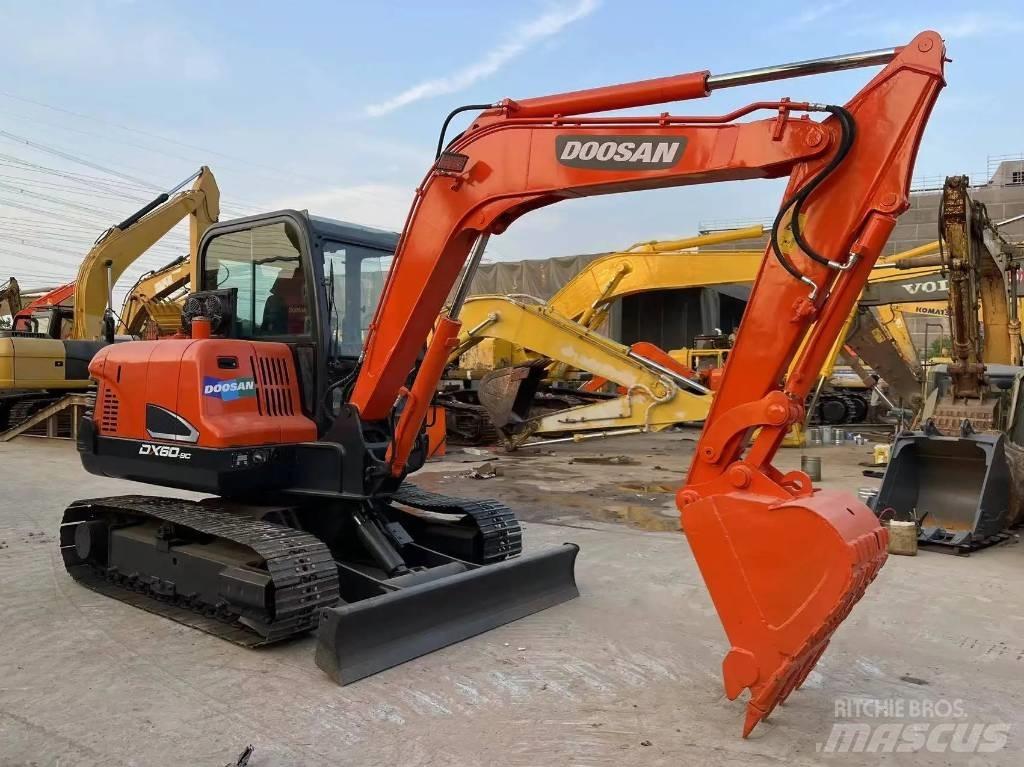 Doosan DX60 Kāpurķēžu ekskavatori