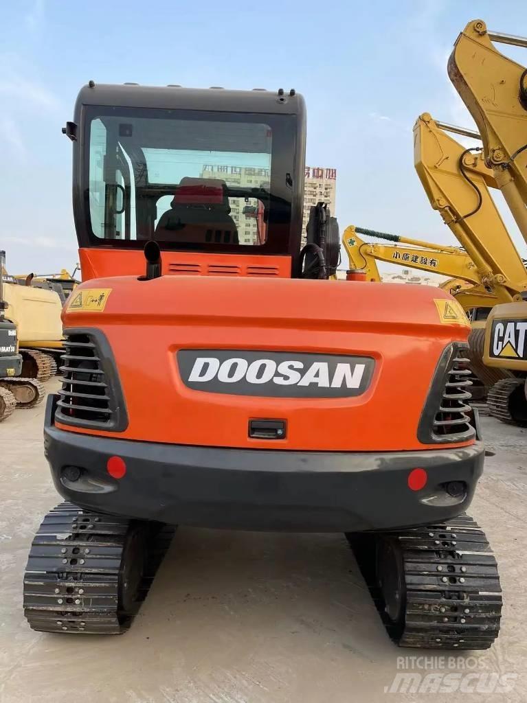 Doosan DX60 Kāpurķēžu ekskavatori
