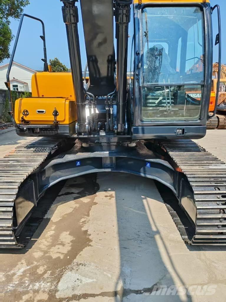Hyundai R220LC-9S Kāpurķēžu ekskavatori