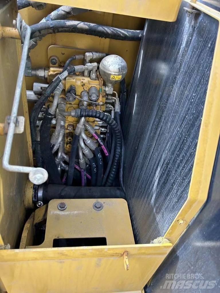 CAT 305.5E Kāpurķēžu ekskavatori