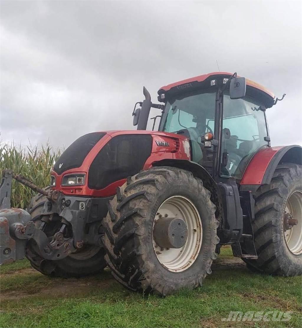Valtra S352 Traktori