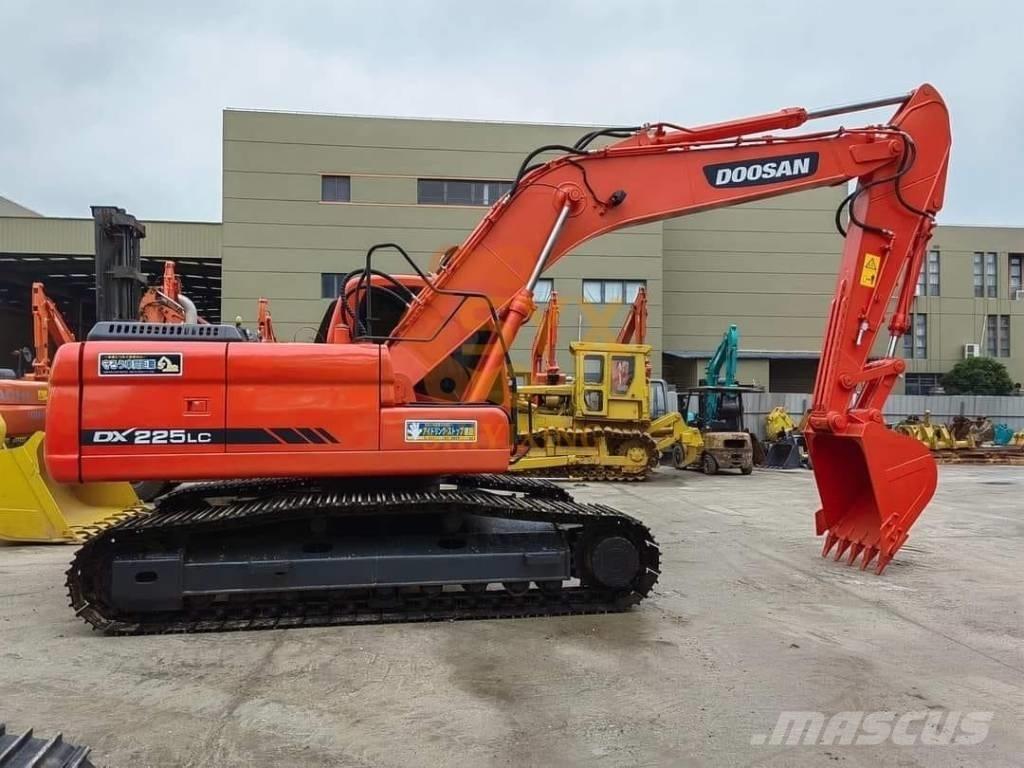 Doosan DX 225 LC Kāpurķēžu ekskavatori
