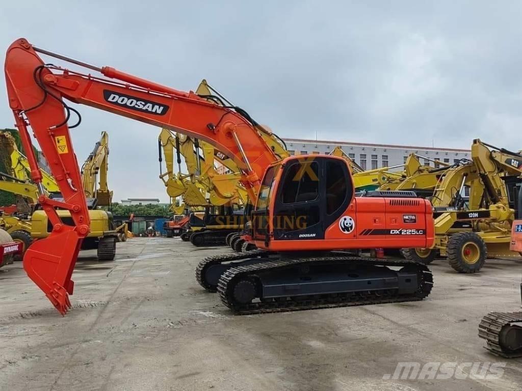 Doosan DX 225 LC Kāpurķēžu ekskavatori