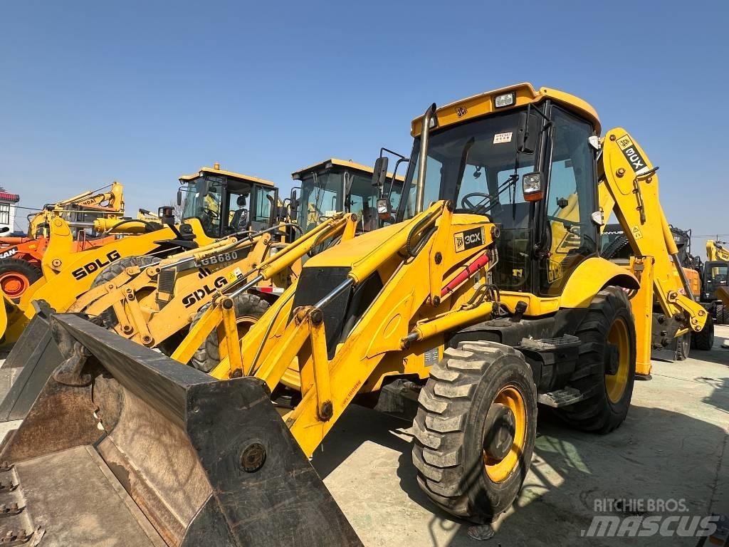 JCB 3 CX Ekskavatori-iekrāvēji