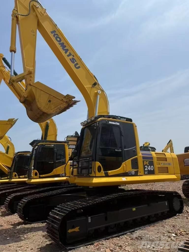 Komatsu 240LC-8 Kāpurķēžu ekskavatori