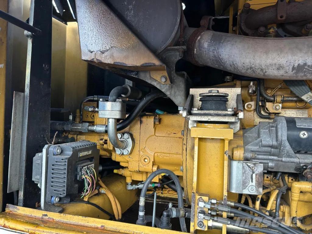 CAT M316D Ekskavatori uz riteņiem