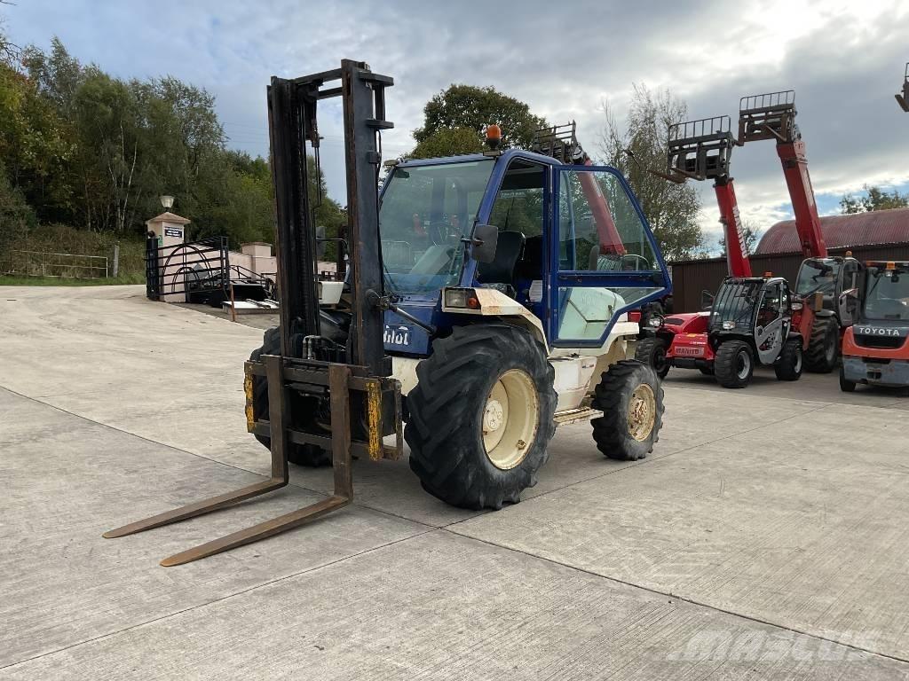 Manitou M 26.4 Apvidus autokrāvējs