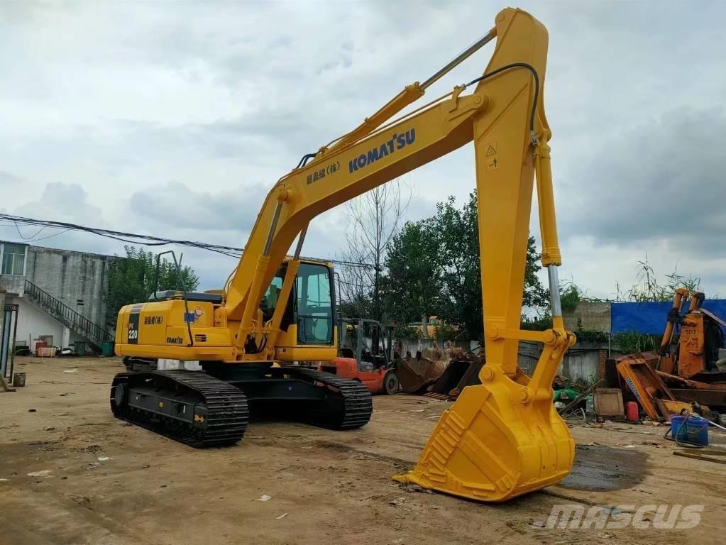 Komatsu PC 220-7 Kāpurķēžu ekskavatori