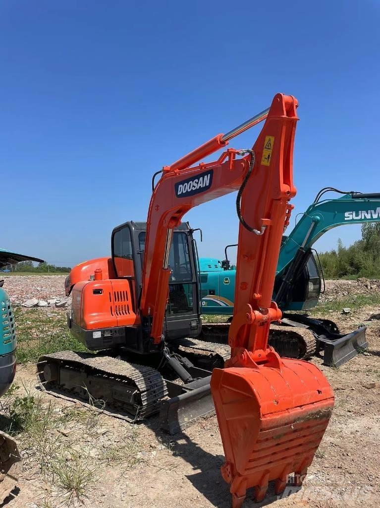 Doosan DX60 Kāpurķēžu ekskavatori