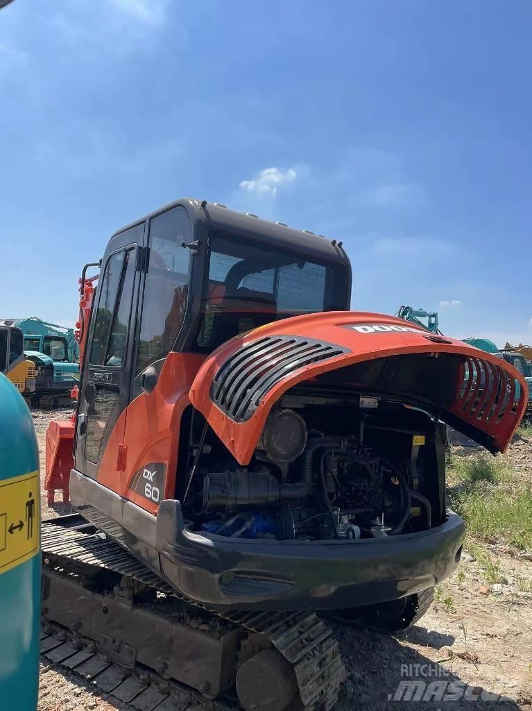 Doosan DX60 Kāpurķēžu ekskavatori