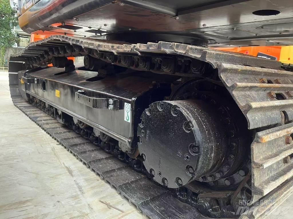 Hitachi zx200 Kāpurķēžu ekskavatori