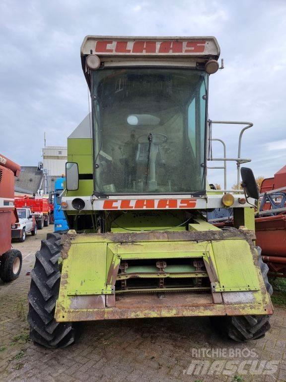 CLAAS 68s Ražas novākšanas kombaini