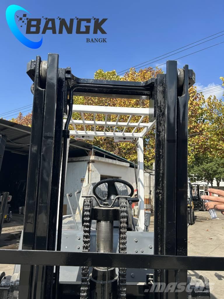 TCM FD30T3C Tehnika ar dīzeļa dzinēju