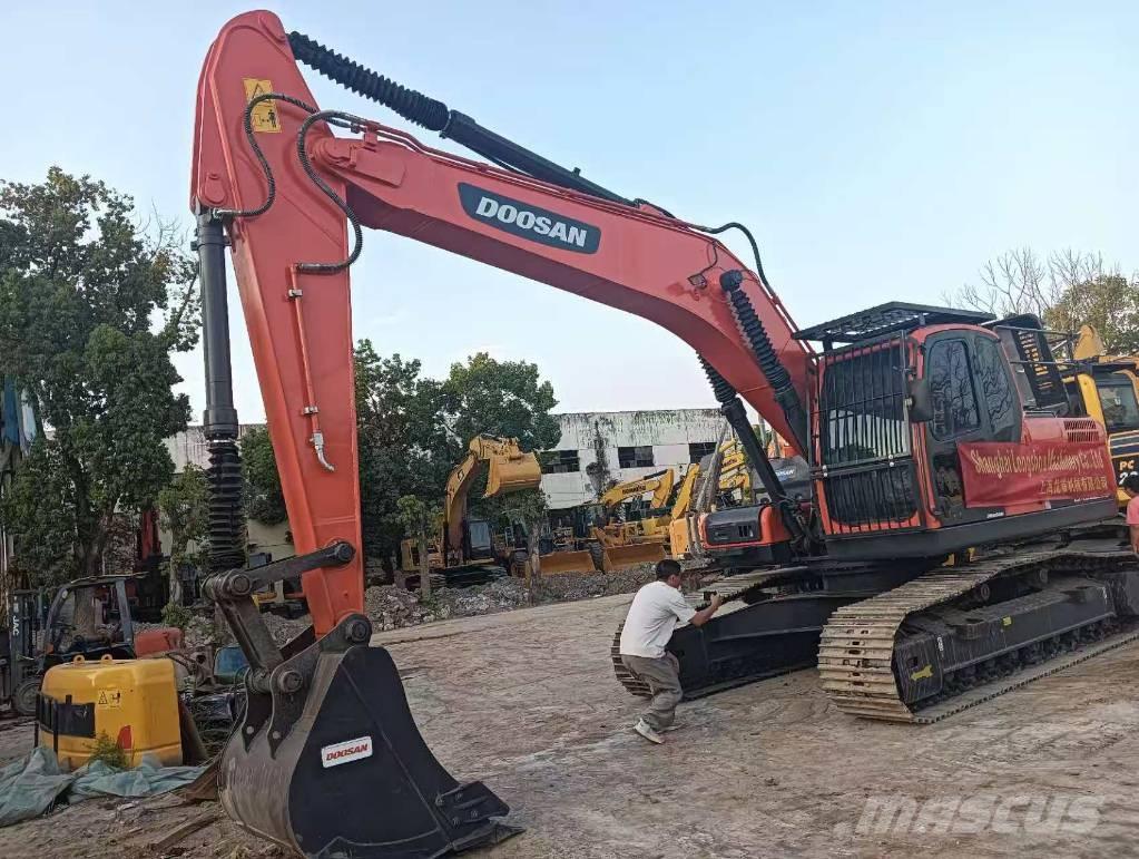 Doosan DX 225 LC Kāpurķēžu ekskavatori