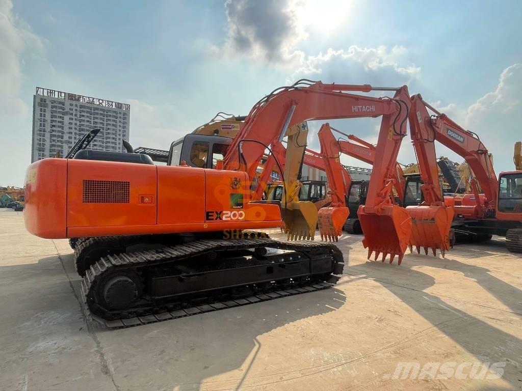 Hitachi EX 200 Kāpurķēžu ekskavatori