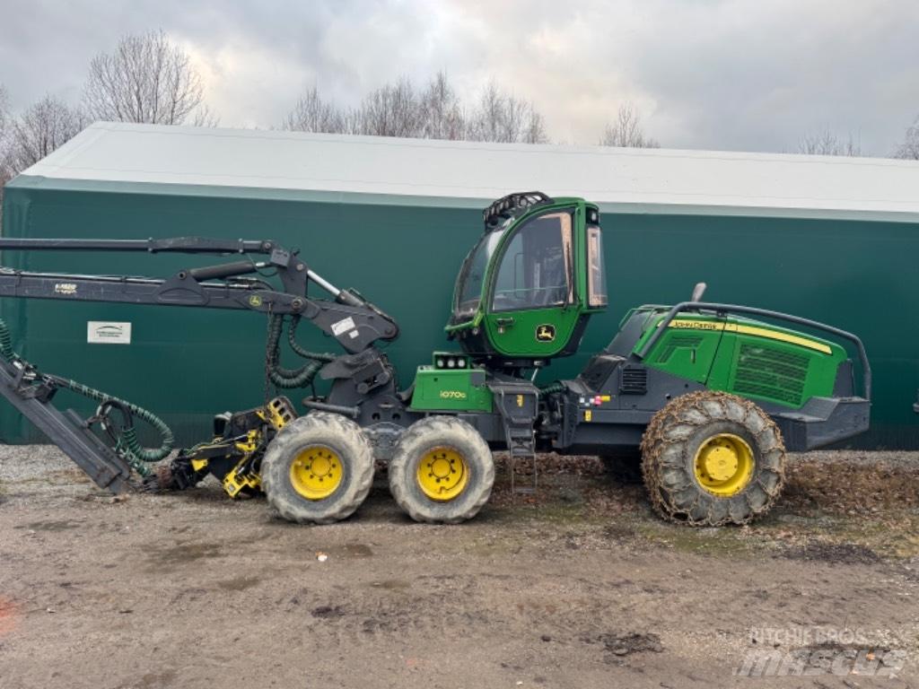 John Deere 1070G Harvesteri