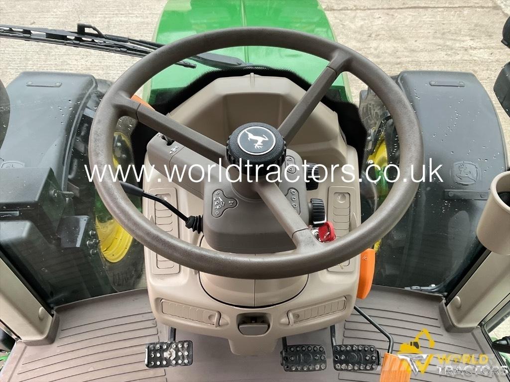 John Deere 6100 M Traktori