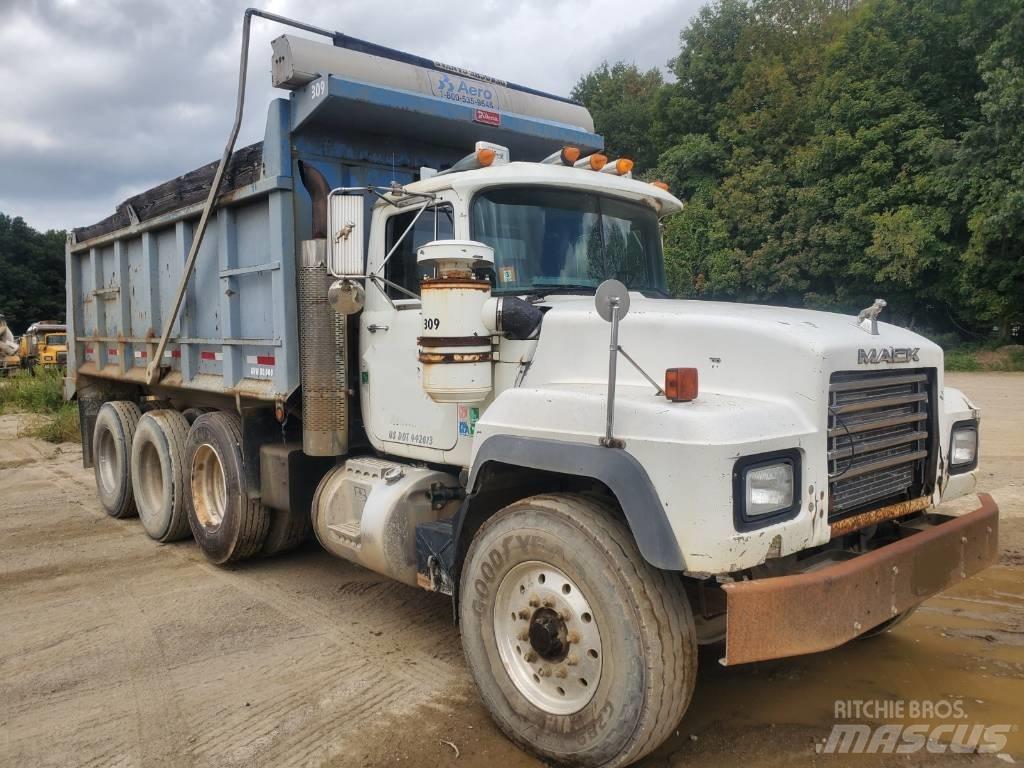 Mack RD688s Pašizgāzējs