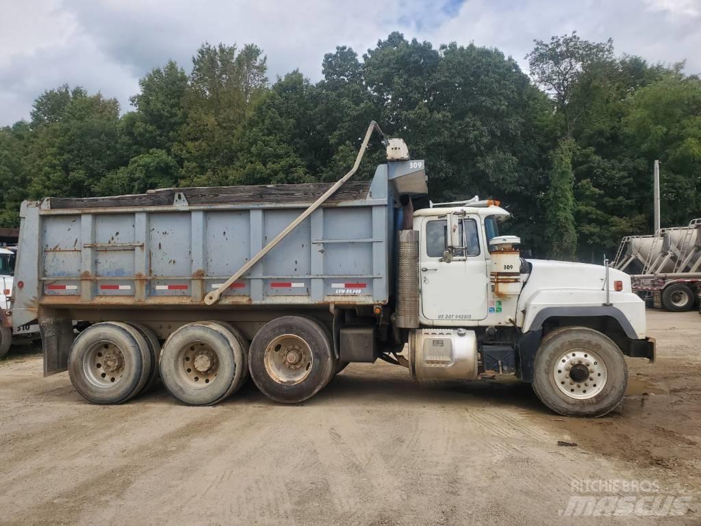 Mack RD688s Pašizgāzējs
