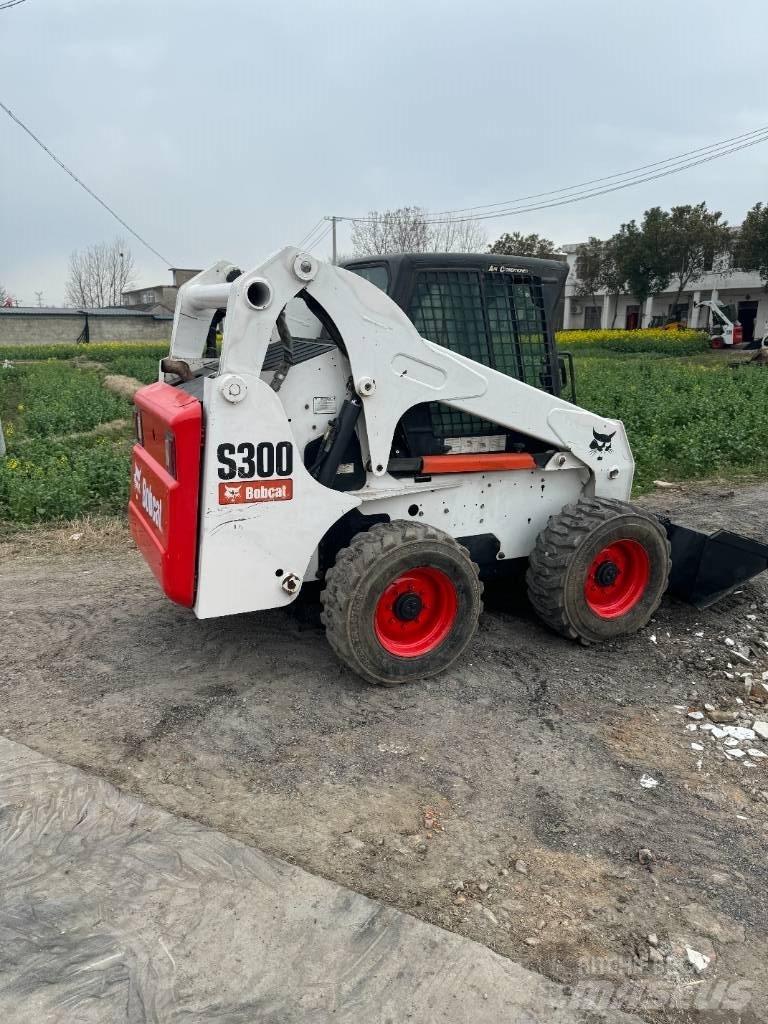 Bobcat S 330 Lietoti riteņu kompaktiekrāvēji