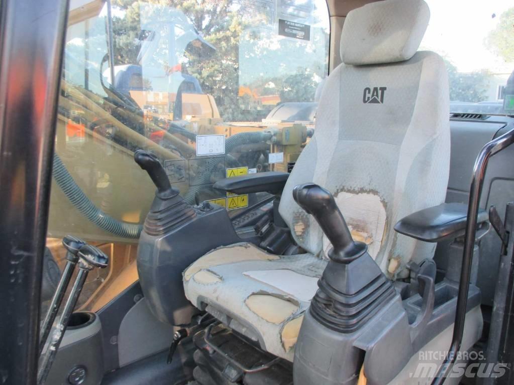 CAT 323 D L Kāpurķēžu ekskavatori