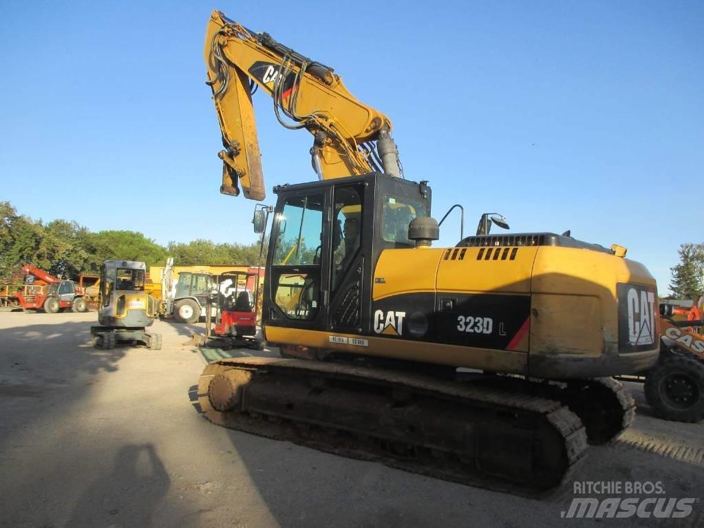 CAT 323 D L Kāpurķēžu ekskavatori