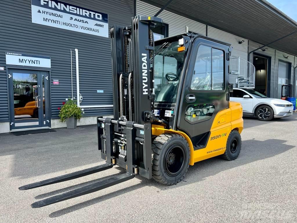 Hyundai 35DN-9V Tehnika ar dīzeļa dzinēju