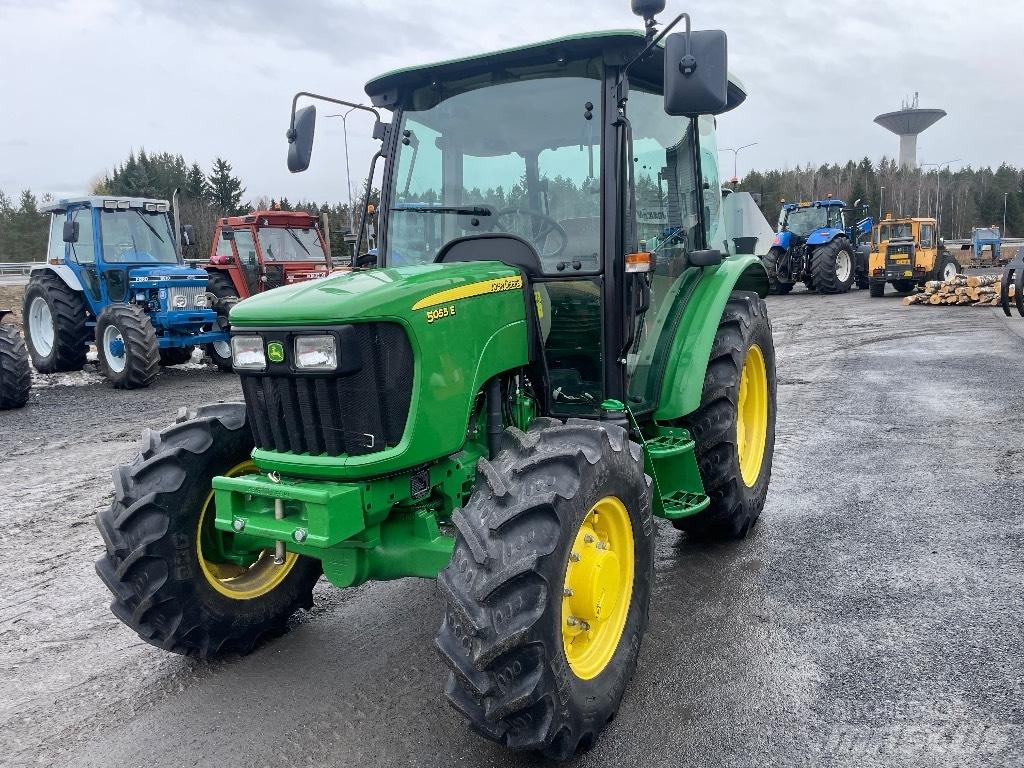 John Deere 5055 E Traktori