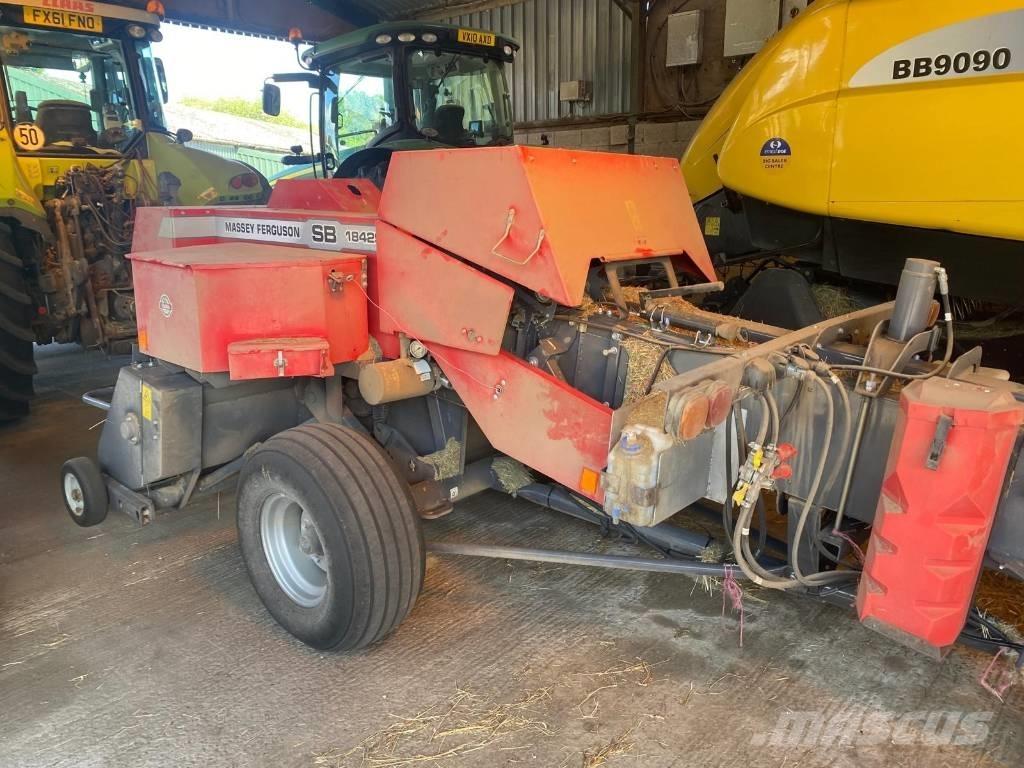 Massey Ferguson 1842 Ķīpu preses