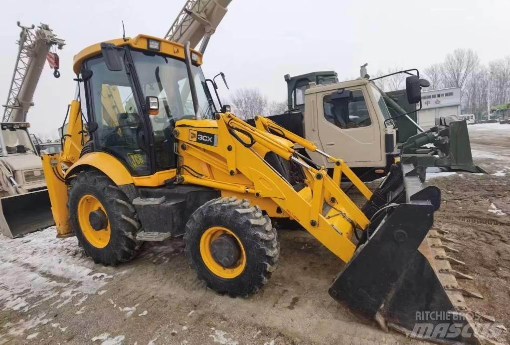 JCB 3CX Ekskavatori-iekrāvēji