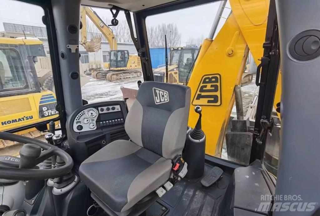 JCB 3CX Ekskavatori-iekrāvēji