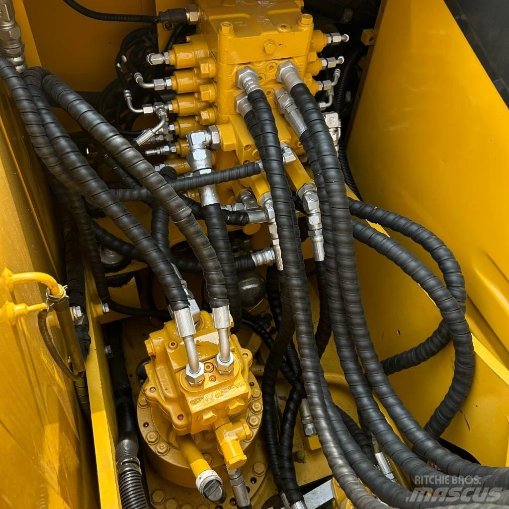 Komatsu 110 Kāpurķēžu ekskavatori