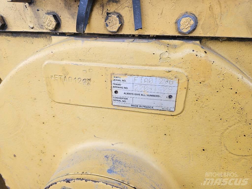 CAT D 6 T XL Kāpurķēžu buldozeri