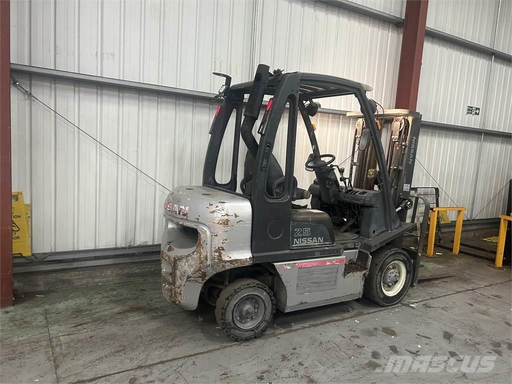 Nissan Y1D2A25Q Tehnika ar dīzeļa dzinēju