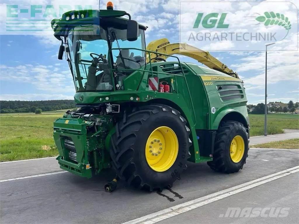 John Deere 8200 i Lopbarības novācēji