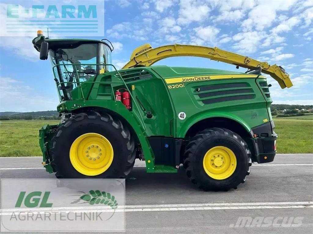 John Deere 8200 i Lopbarības novācēji