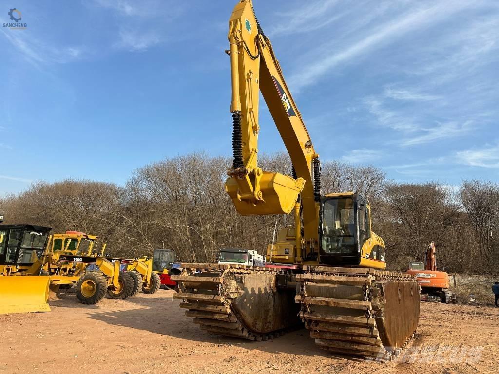 CAT 320CL Amfībijas tipa ekskavatori