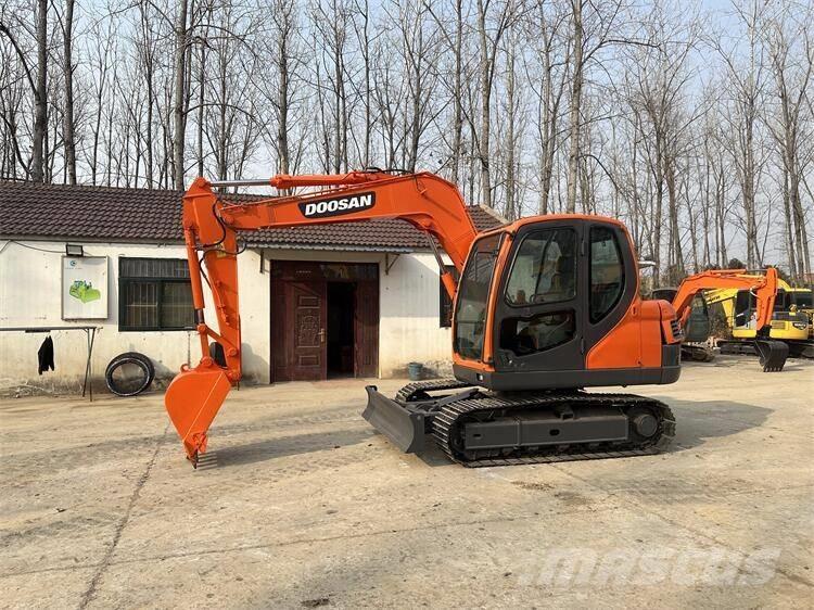 Doosan DX75 Kāpurķēžu ekskavatori