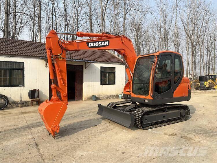 Doosan DX75 Kāpurķēžu ekskavatori