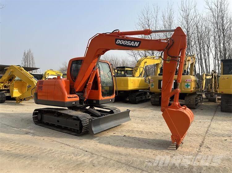 Doosan DX75 Kāpurķēžu ekskavatori