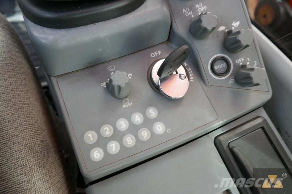 Hitachi ZX300LC-6 Kāpurķēžu ekskavatori