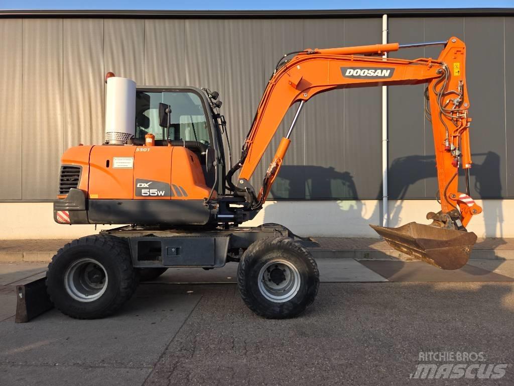 Doosan DX 55 W Ekskavatori uz riteņiem