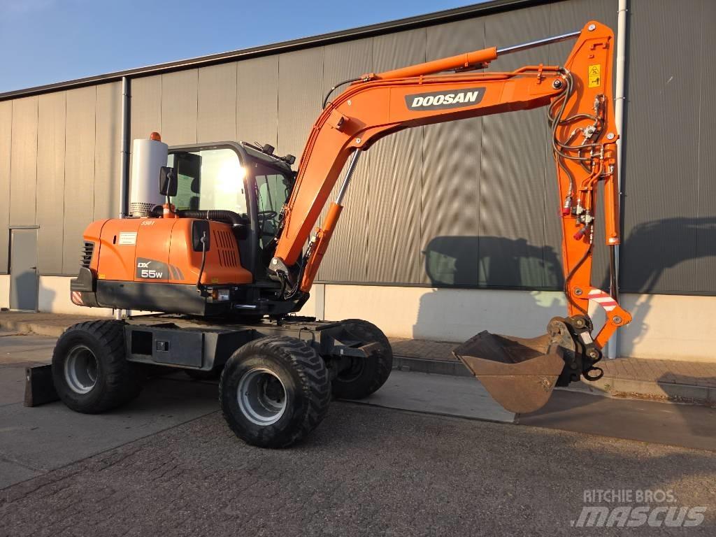 Doosan DX 55 W Ekskavatori uz riteņiem