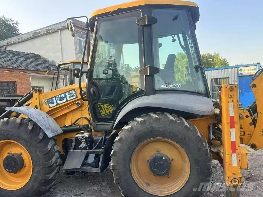 JCB 4CX Ekskavatori-iekrāvēji