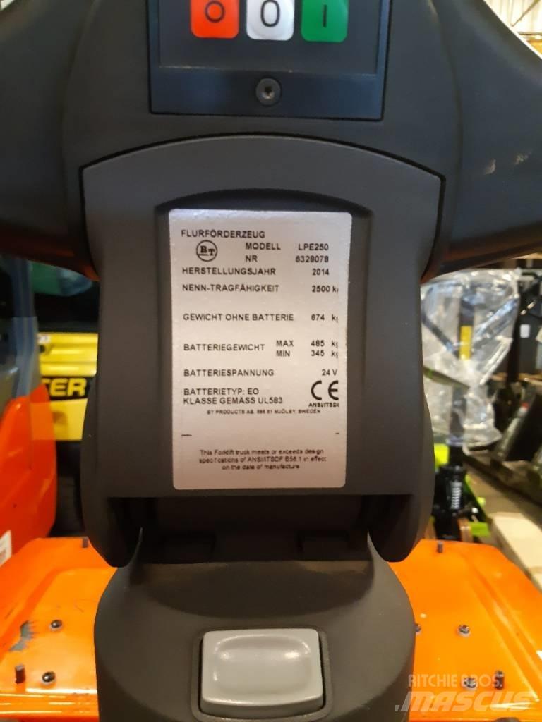 Toyota LPE250 Hidrauliskās stalažas ar platformu